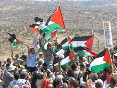 Bilin : La musique et la danse remplace le gaz lacrymogène et les grenades assourdissantes